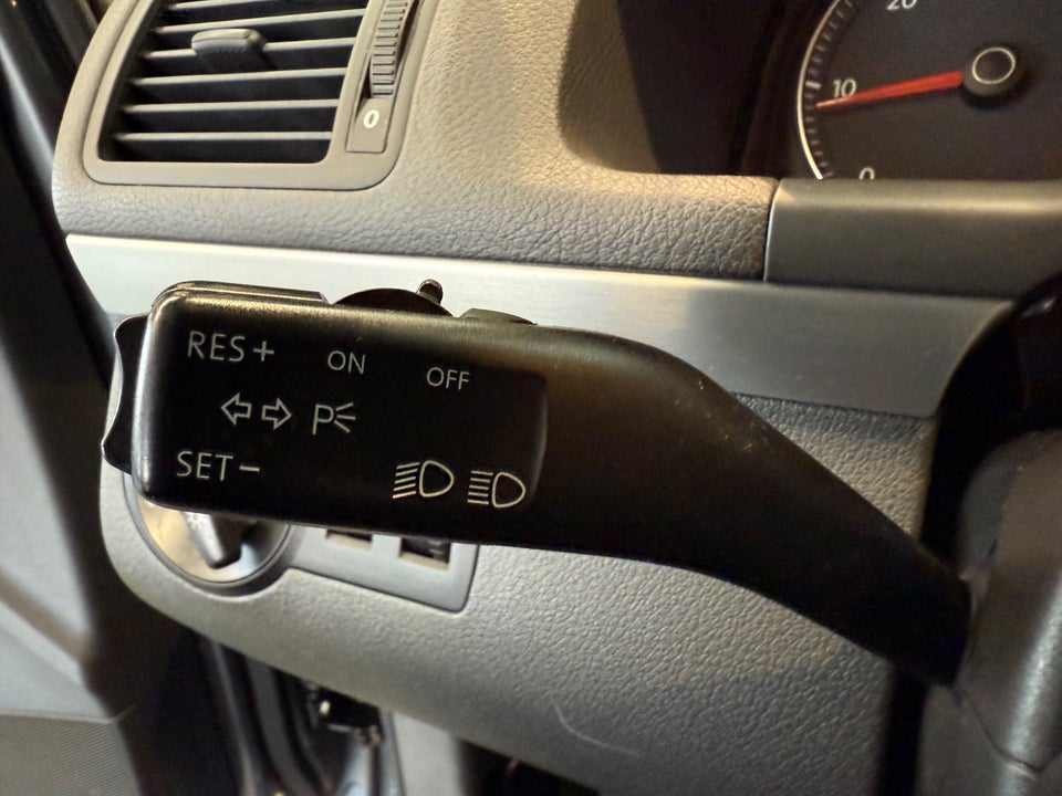 VW Touran 2,0 TDi 136 Trendline DSG Van 5d