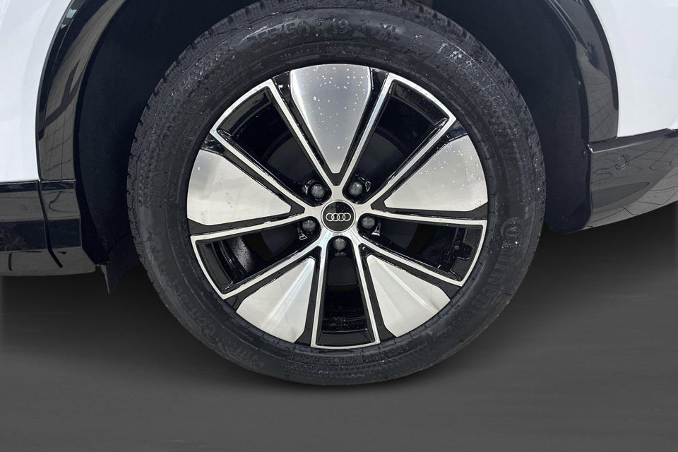 Audi Q4 e-tron performance 5d