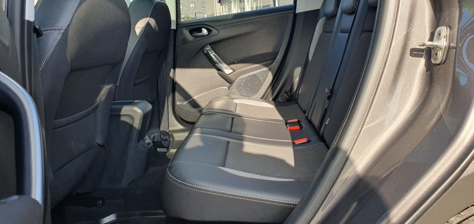 Peugeot 2008 1,2 e-THP 110 Allure Sky 5d