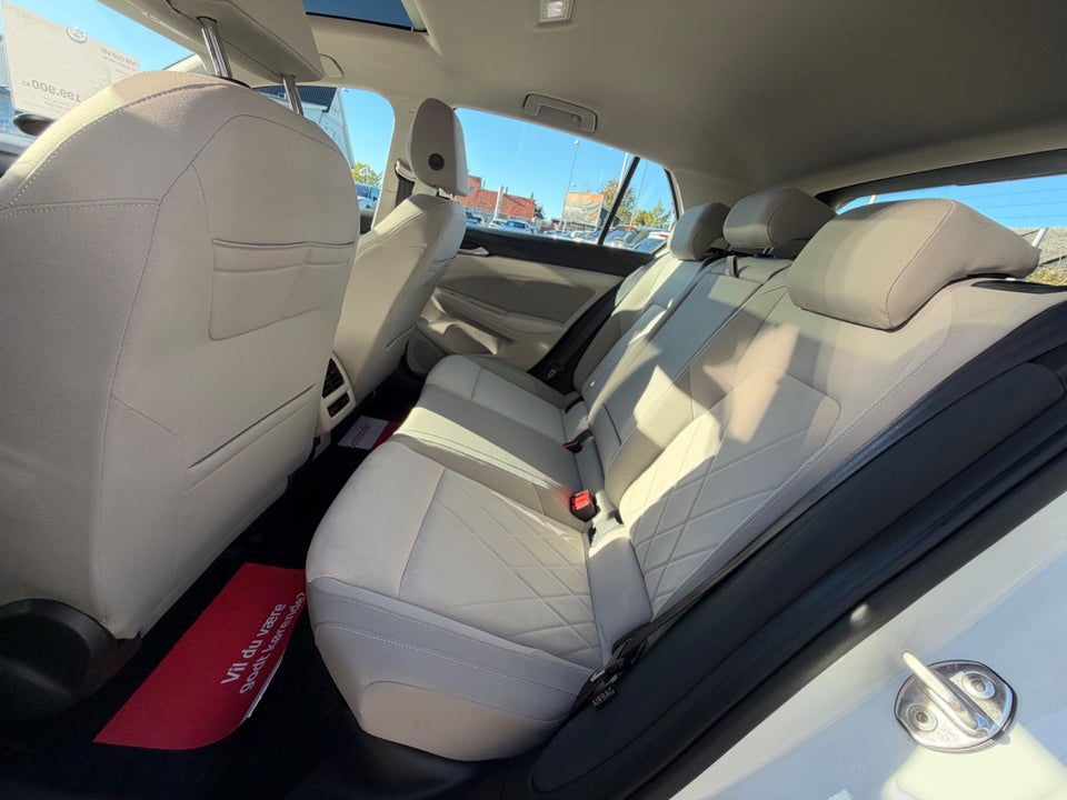 VW Golf VIII 1,4 eHybrid DSG 5d