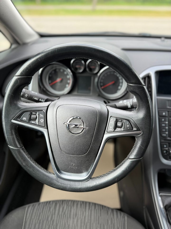 Opel Astra 1,4 T 140 Enjoy 5d