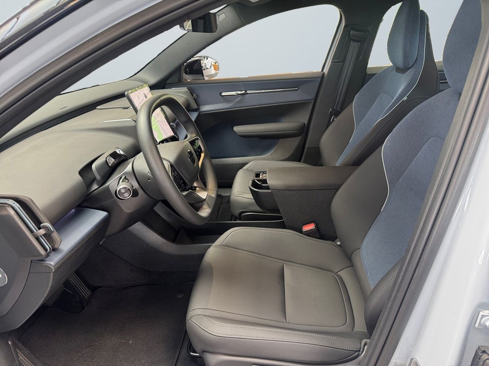 Volvo EX30 Extended Range Plus 5d