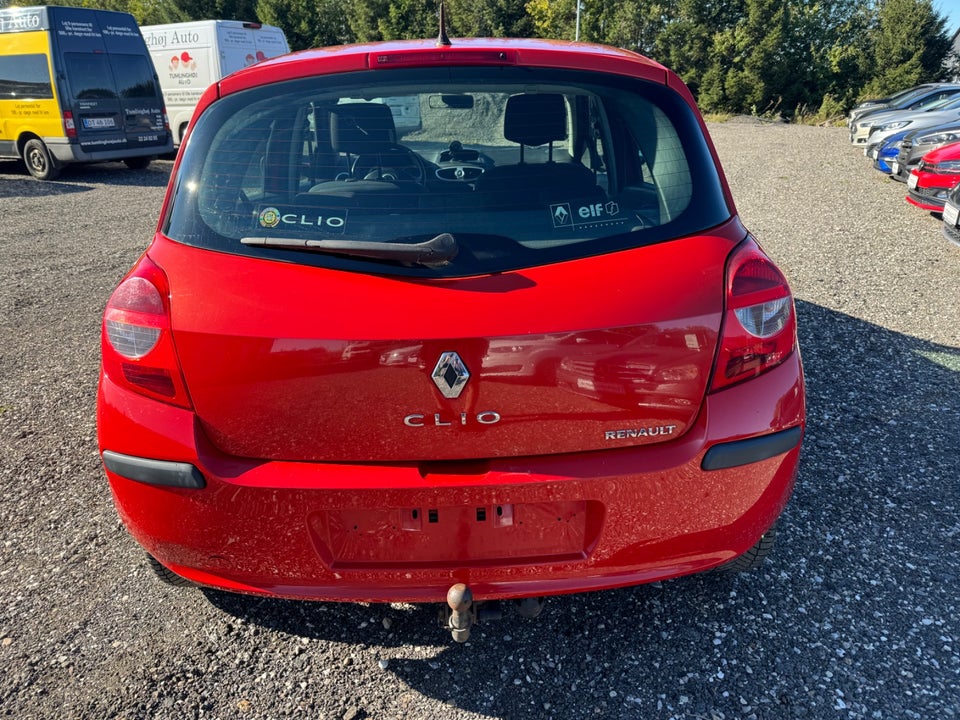 Renault Clio II 1,6 Dynamique 5d