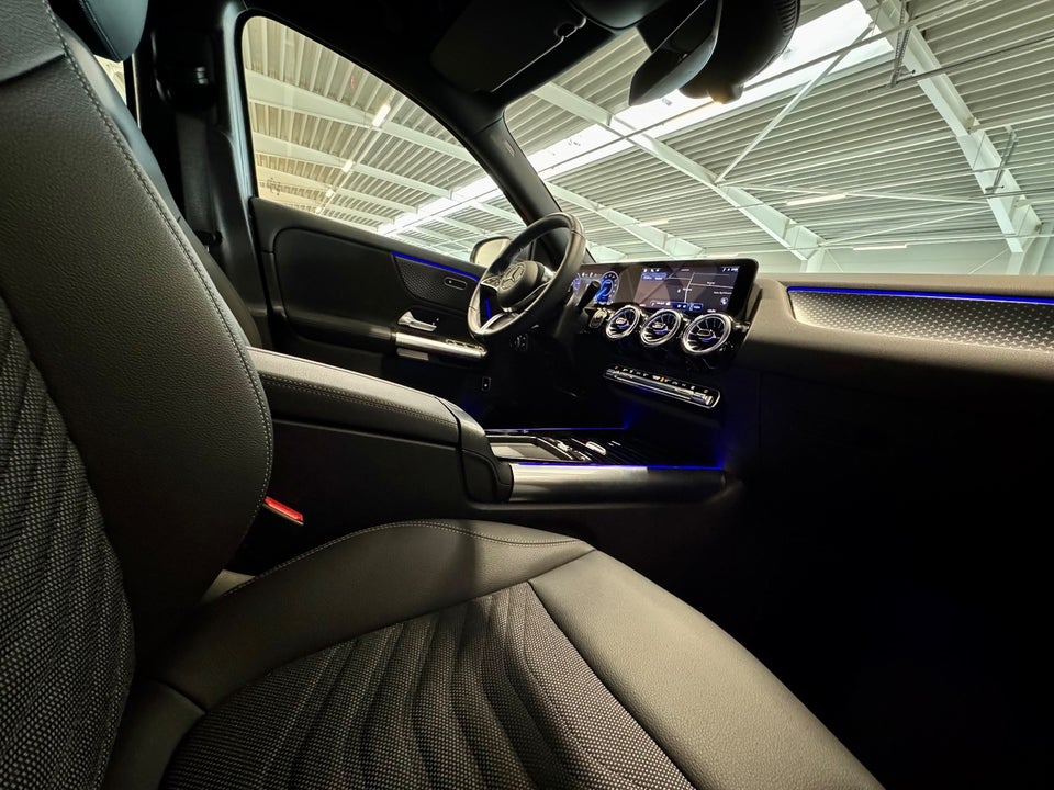 Mercedes EQA300 Progressive 4Matic 5d