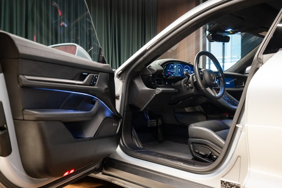 Porsche Taycan 4 Performance+ Cross Turismo 5d