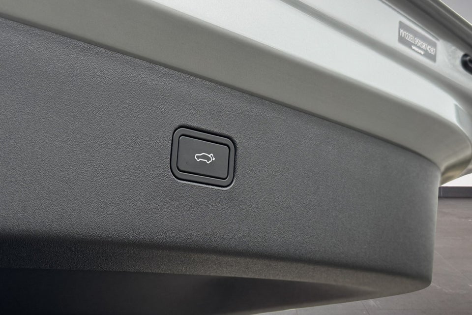 Volvo EX30 Extended Range Plus 5d