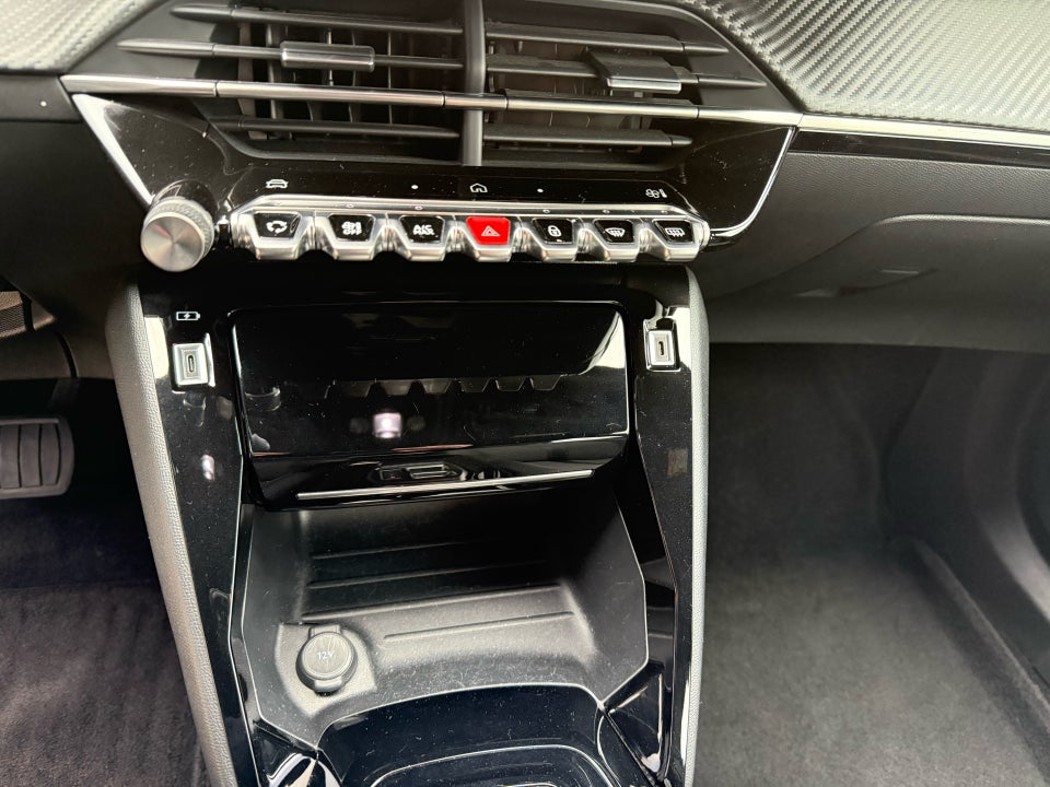 Peugeot 2008 1,2 PureTech 130 First Selection EAT8 5d