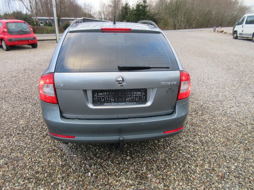 Skoda Octavia 1,6 TDi 105 Ambiente Combi 5d