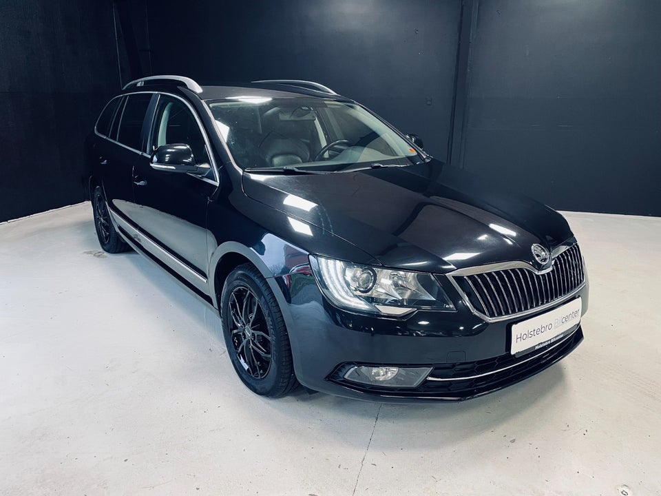 Skoda Superb 2,0 TDi 140 Elegance Combi DSG 5d