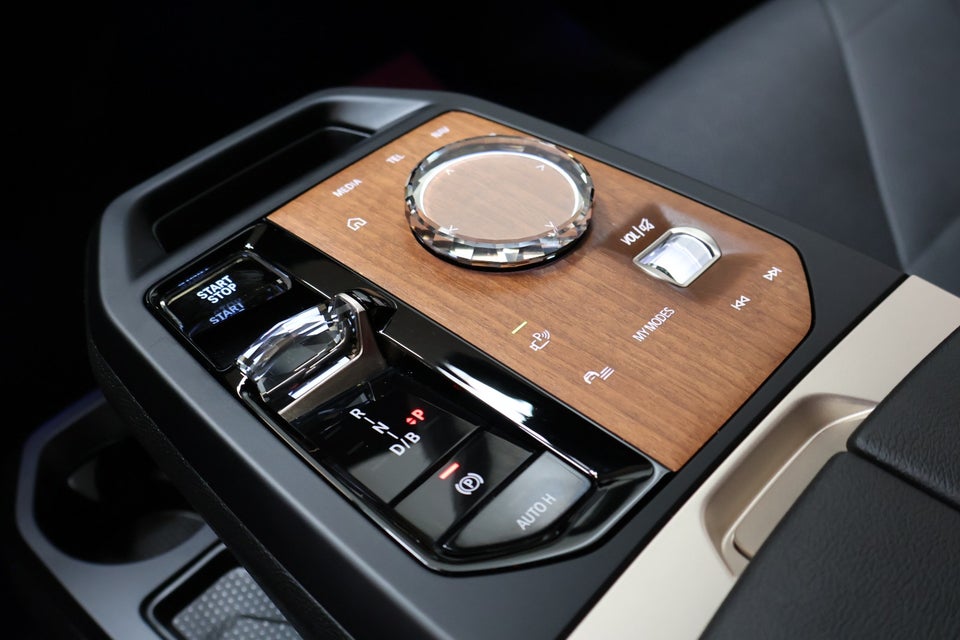 BMW iX xDrive40 Supercharged 5d