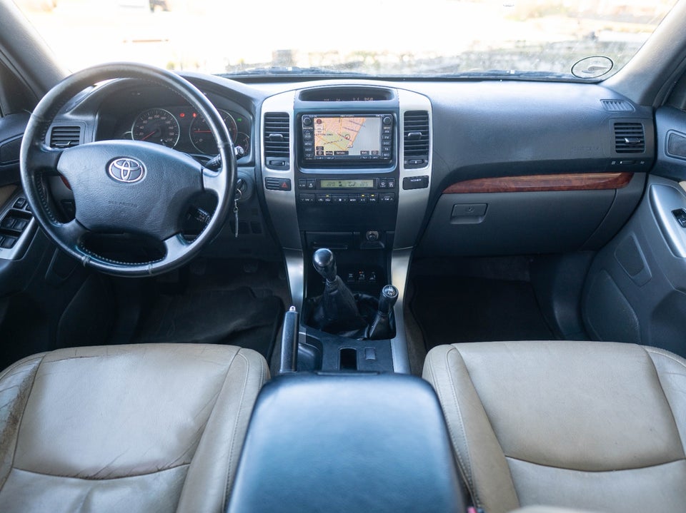 Toyota Land Cruiser 3,0 D-4D Luxus l 5d