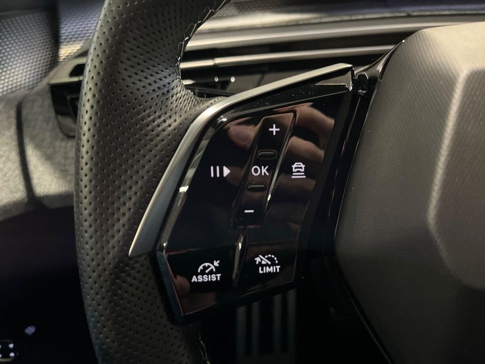 Peugeot e-3008 77 GT 5d