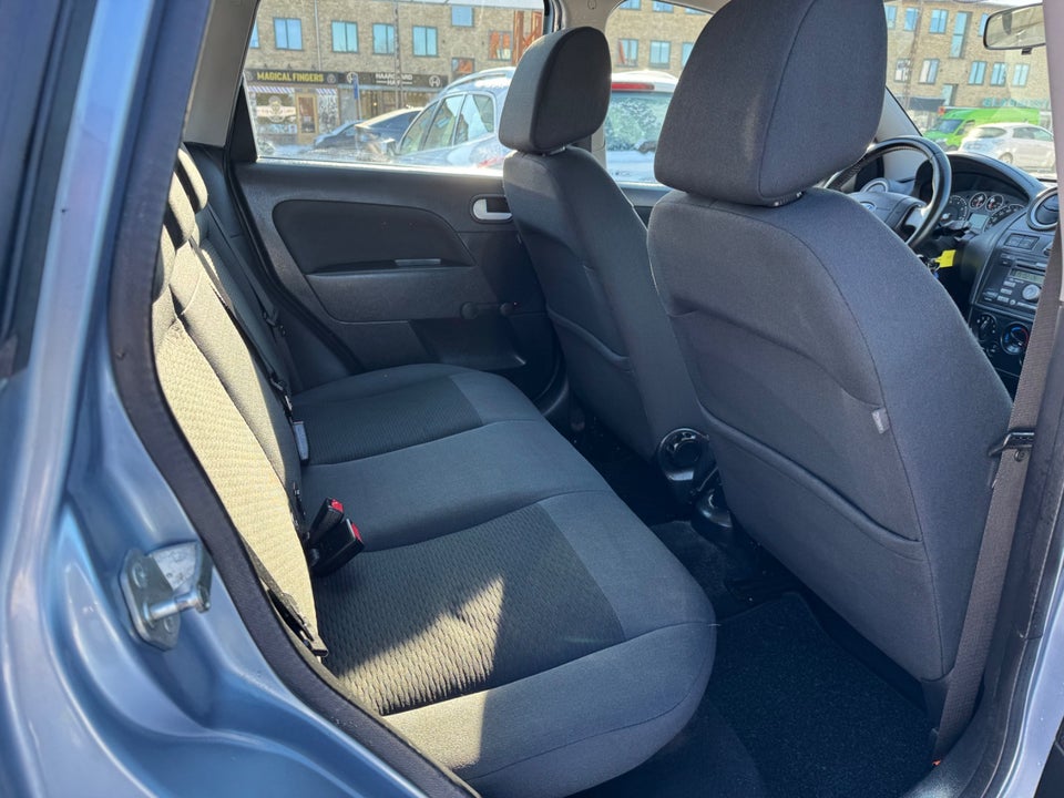 Ford Fiesta 1,6 Ghia 5d