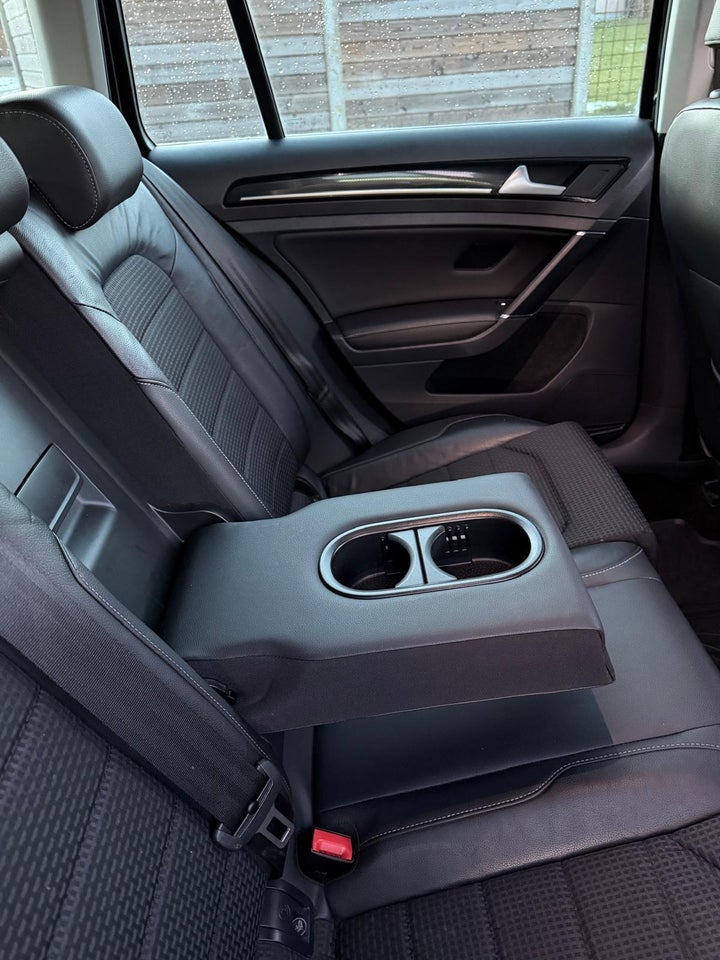 VW Golf VII 1,6 TDi 105 Highline Variant DSG BMT 5d