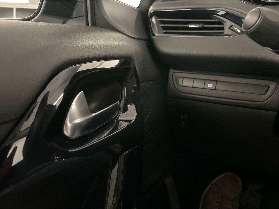 Peugeot 208 1,2 VTi 82 Envy 5d