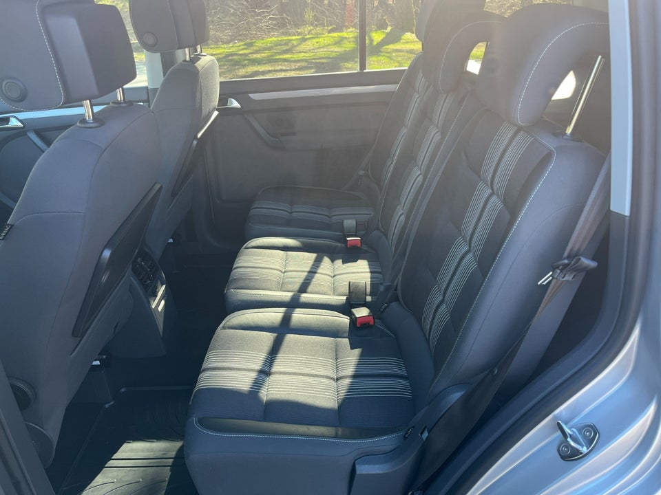 VW Touran 2,0 TDi 140 Comfortline DSG BMT 7prs 5d