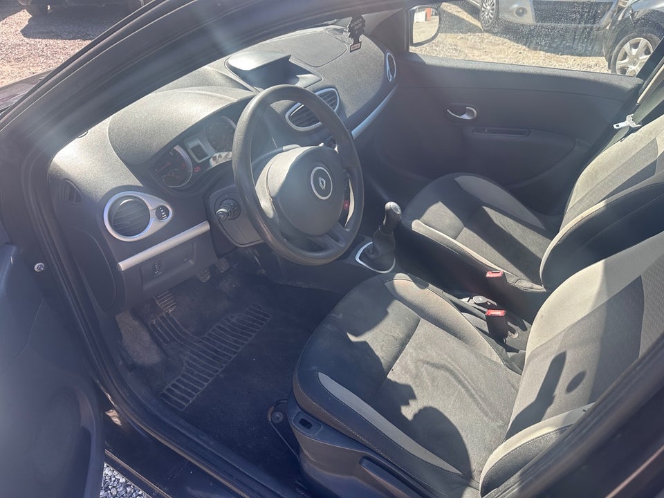 Renault Clio III 1,2 16V Authentique Sport Tourer 5d