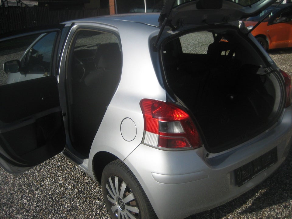Toyota Yaris 1,0 T1 5d