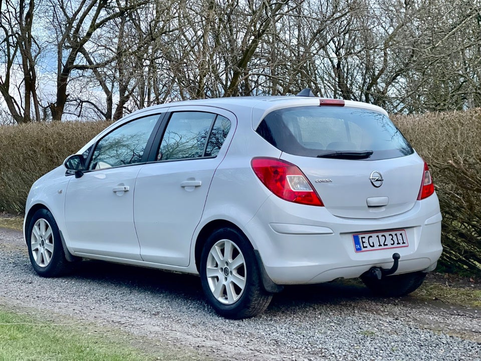 Opel Corsa 1,0 12V Essentia 5d
