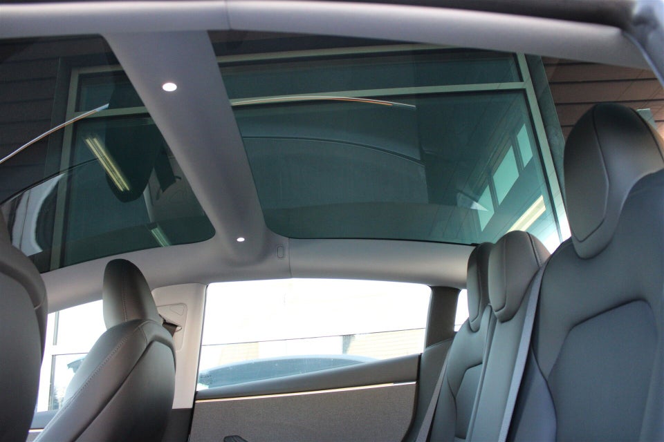 Tesla Model 3 RWD 4d