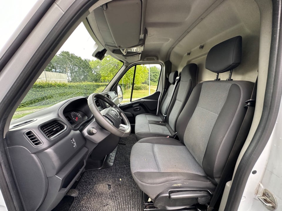 Renault Master IV T33 2,3 dCi 150 L2H2 Kassevogn