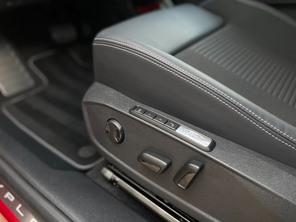 Ford Explorer 84 Premium Extended Range AWD 5d