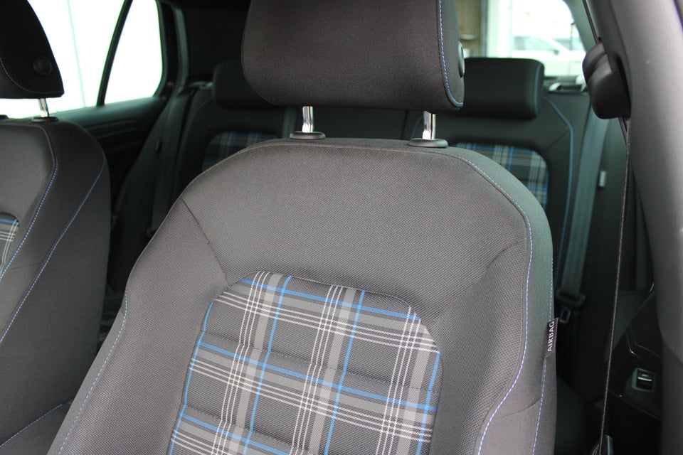 VW Golf VII 1,4 GTE DSG 5d