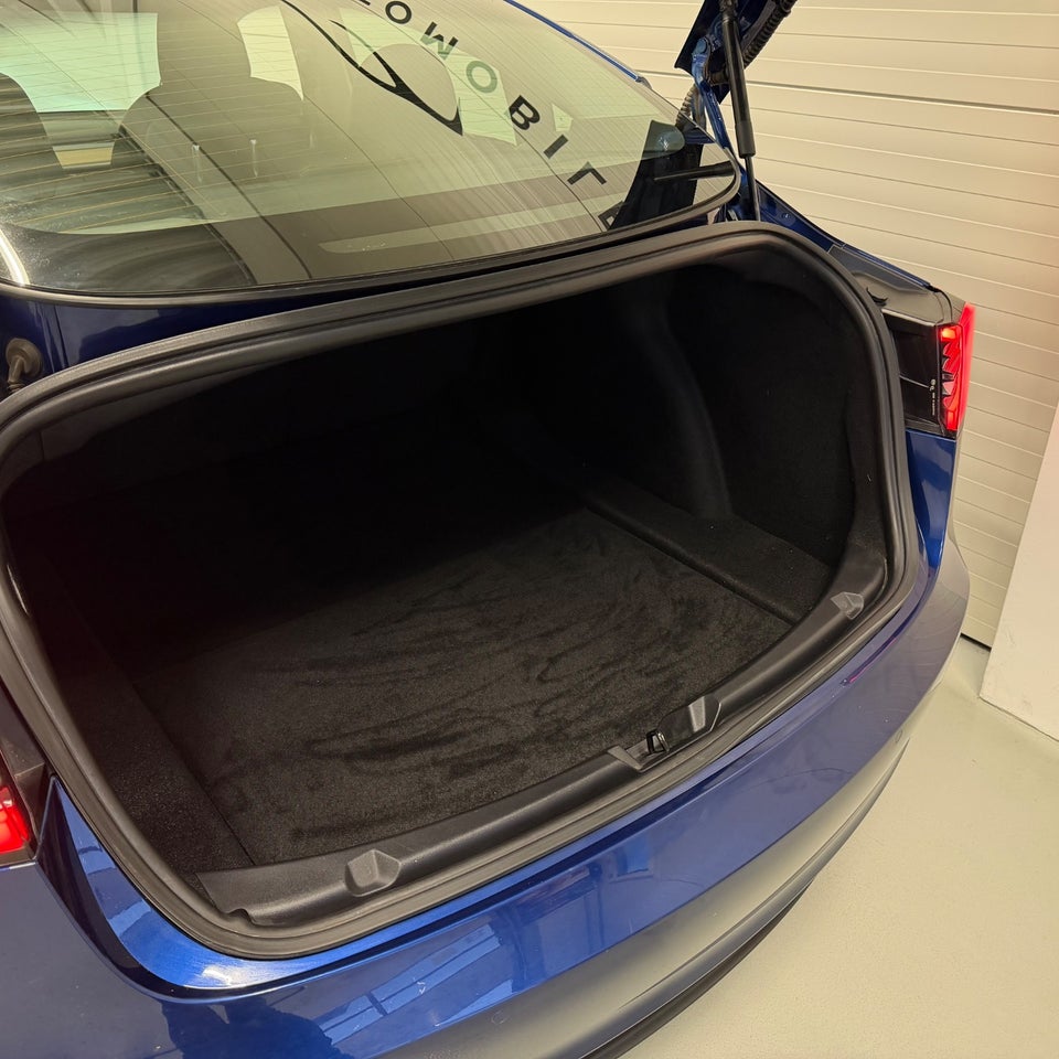 Tesla Model 3 Long Range AWD 4d