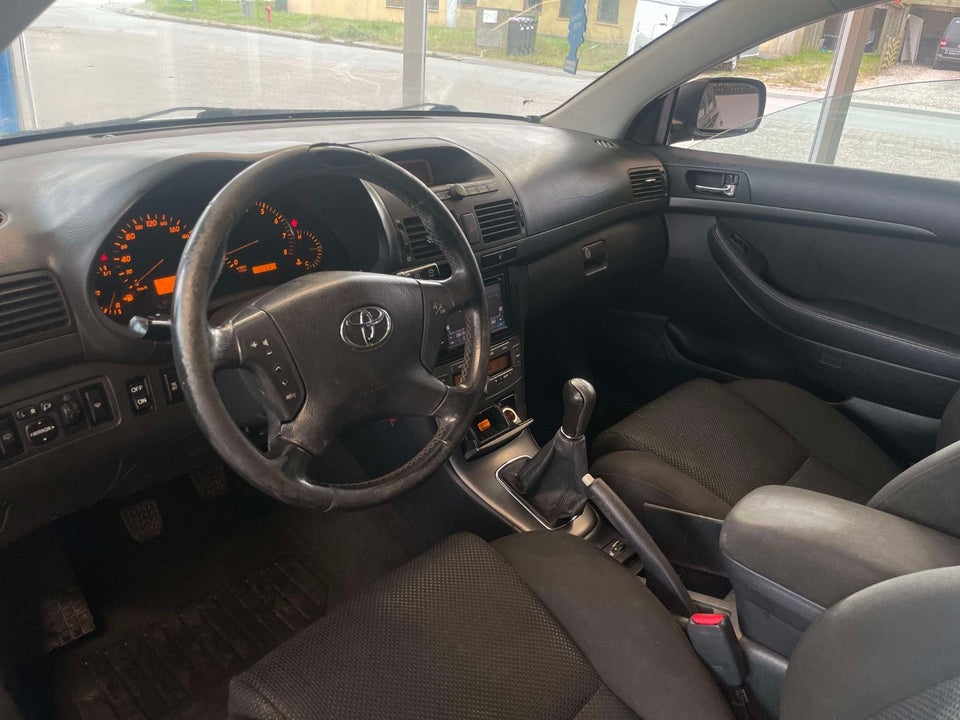 Toyota Avensis 2,0 Sol stc. 5d