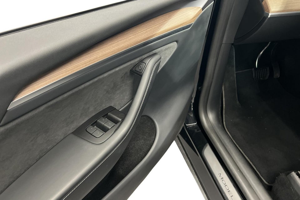 Tesla Model Y Long Range AWD 5d