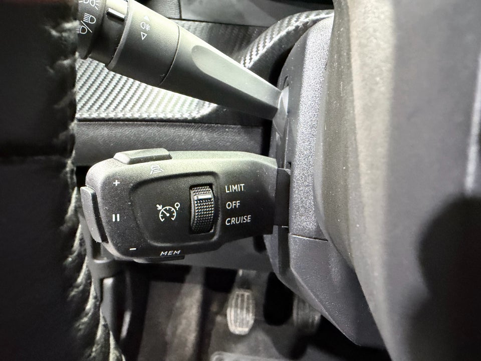 Peugeot 2008 1,2 PureTech 130 Allure Pack 5d