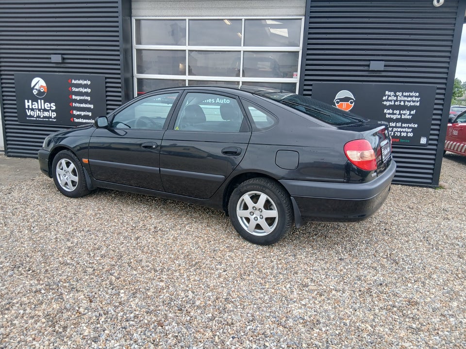 Toyota Avensis 1,8 VVT-i Terra 5d