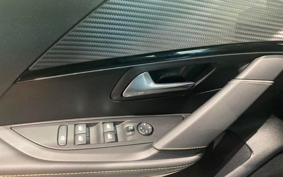 Peugeot e-208 50 GT 5d