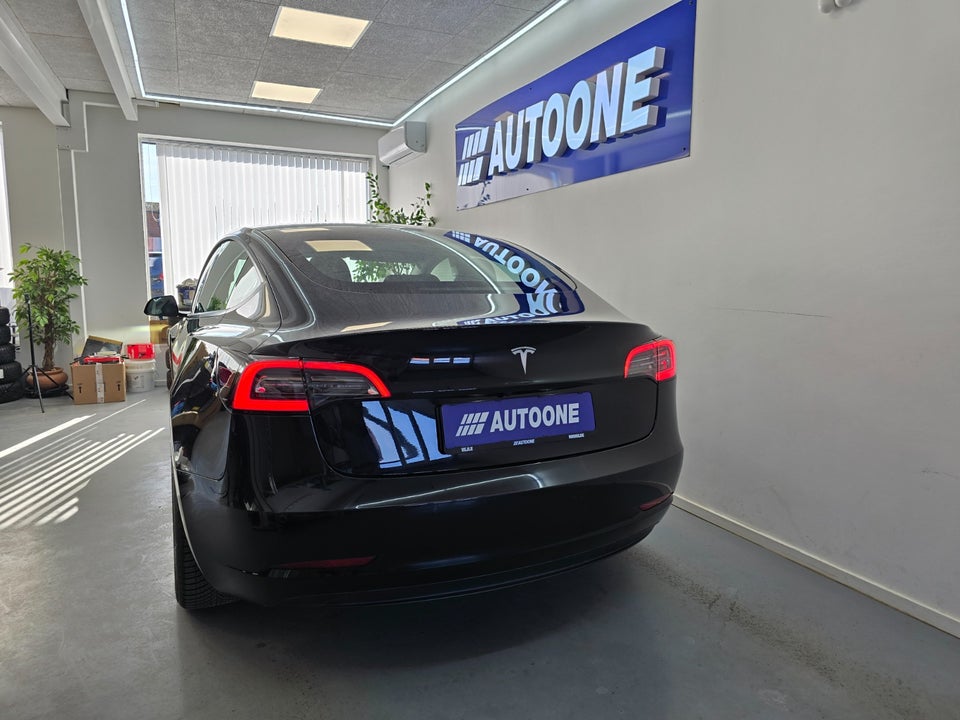 Tesla Model 3 Standard Range+ RWD 4d
