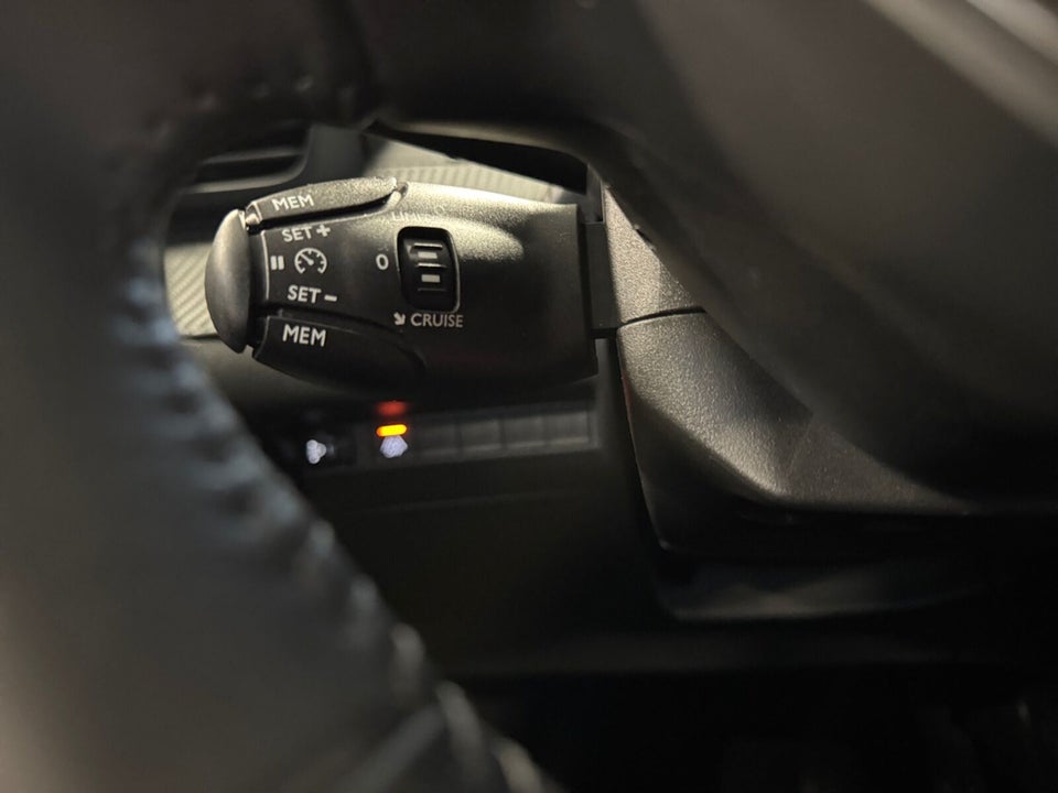 Peugeot e-208 50 Active 5d