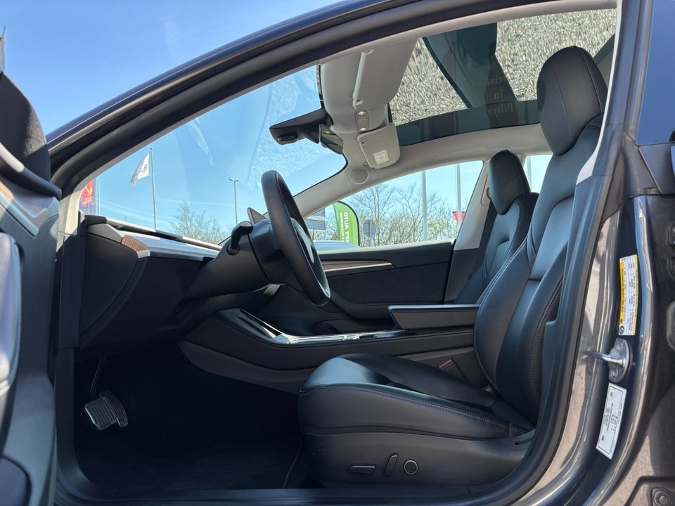 Tesla Model 3 Standard Range+ RWD 4d