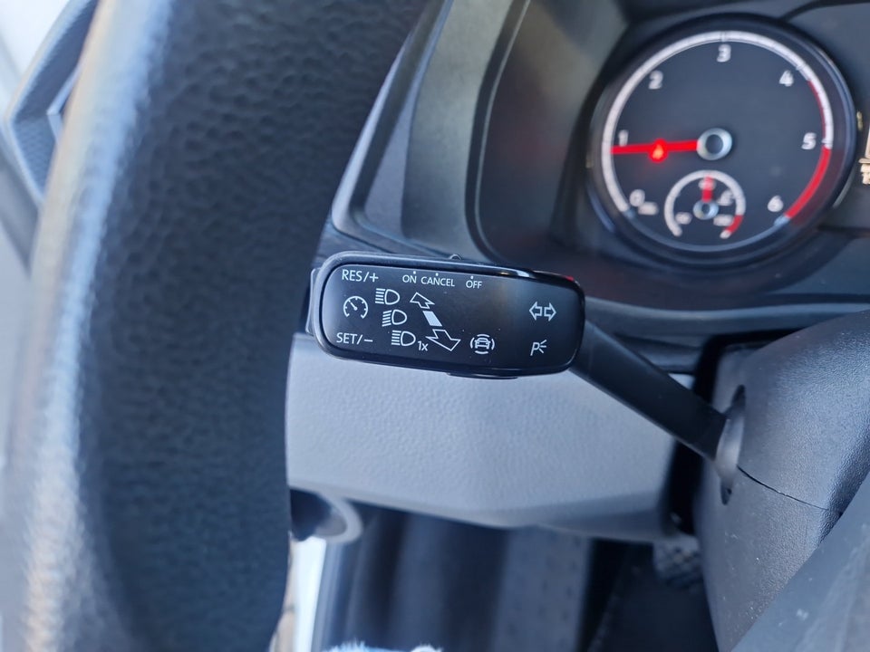 VW Transporter 2,0 TDi 110 Kassevogn lang