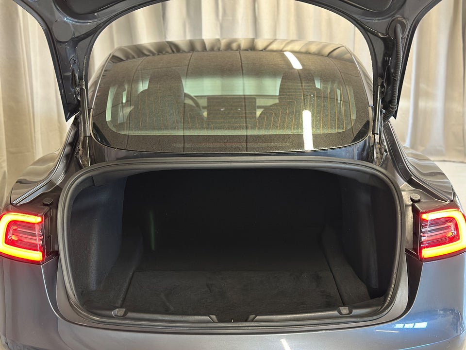 Tesla Model 3 Long Range AWD 4d