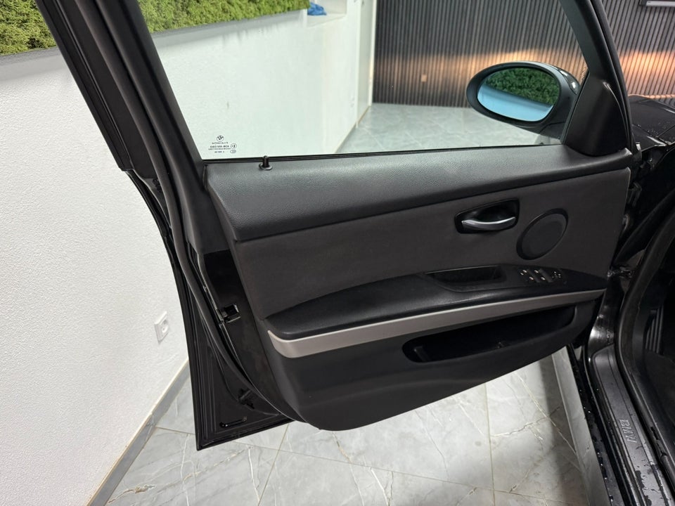 BMW 320i 2,0 Touring 5d