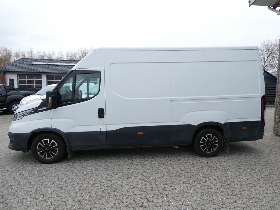 Iveco Daily 2,3 35S16 12m³ Van AG8