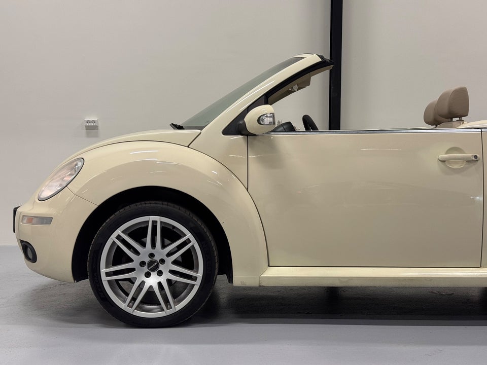 VW New Beetle 1,6 Trendline Cabriolet 2d