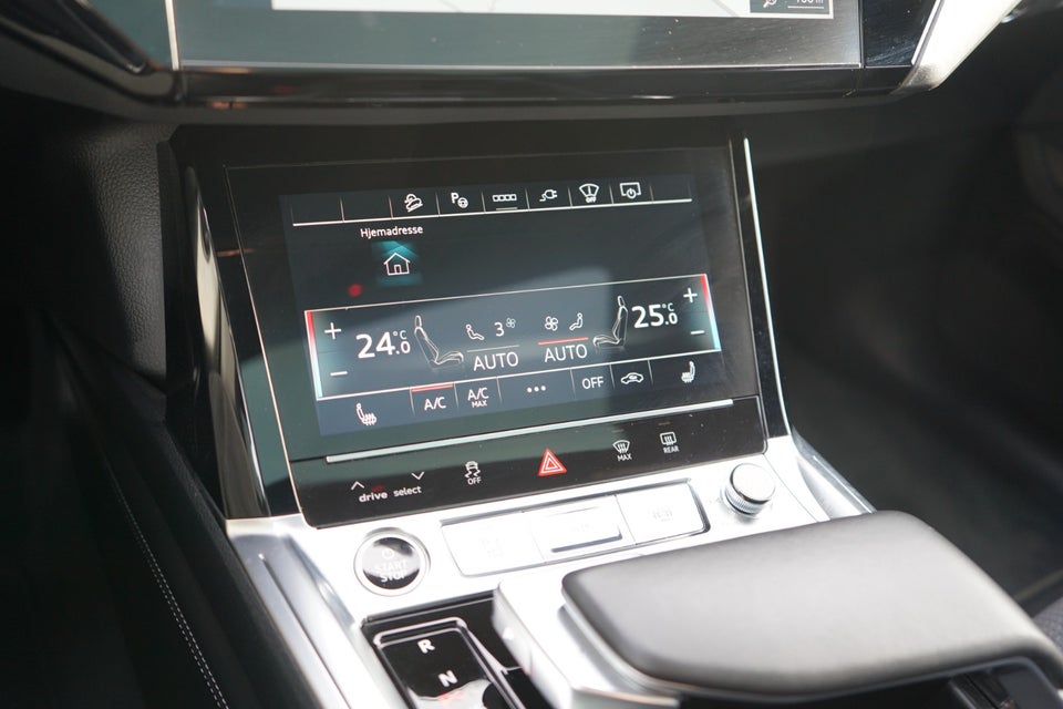 Audi Q8 e-tron 55 S-line quattro 5d