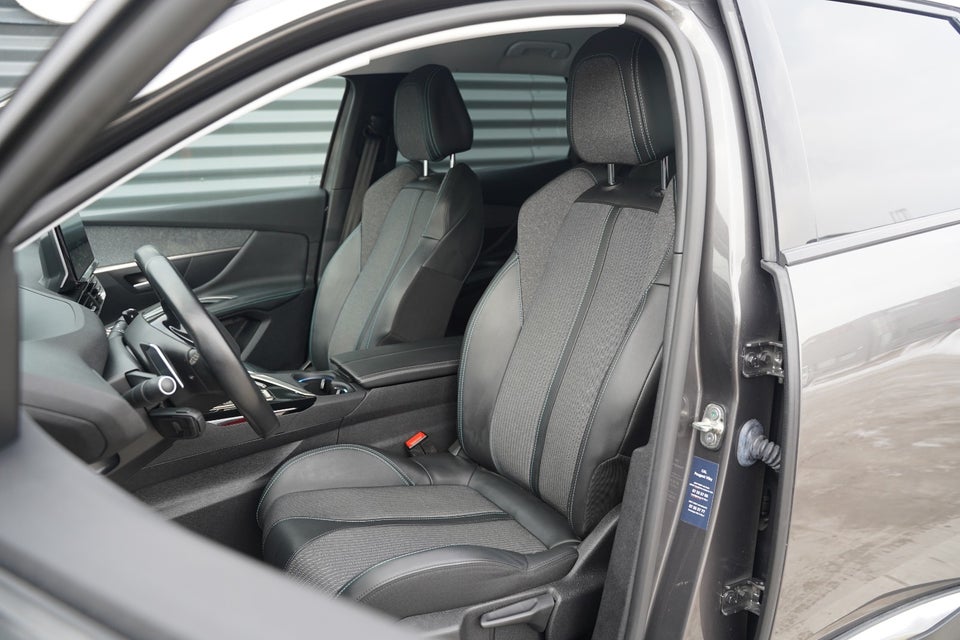 Peugeot 3008 1,6 Hybrid Selection Sport EAT8 5d