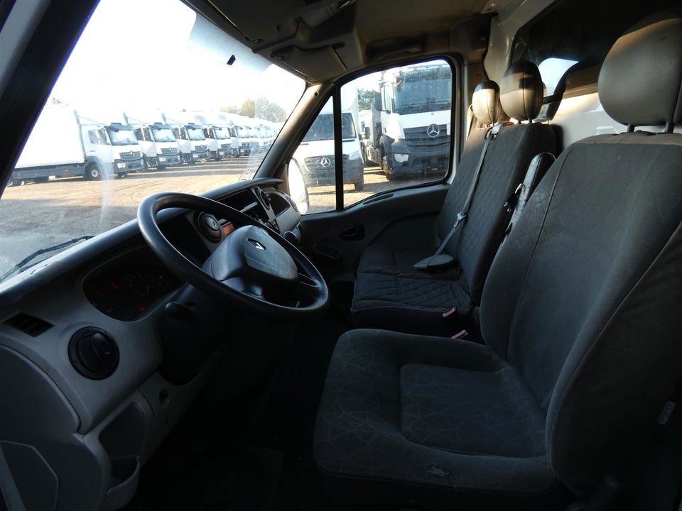 Renault Master T35 2,5 dCi 146 L3H2 4d