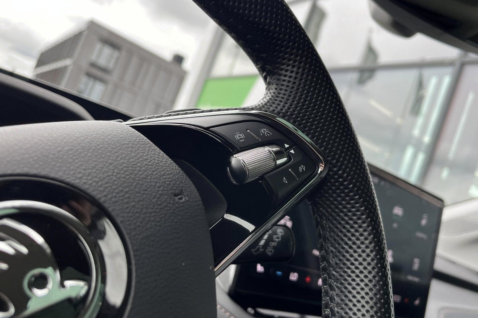 Skoda Enyaq 80 iV Suite 5d