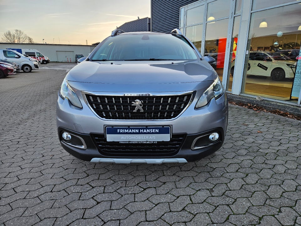 Peugeot 2008 1,2 PureTech 130 Selection Sky 5d