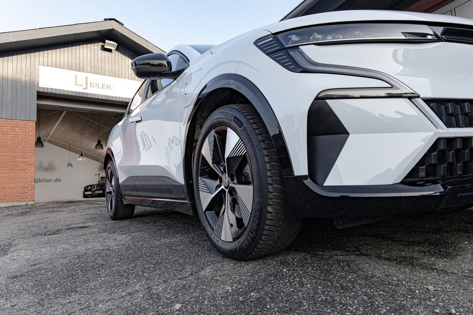 Renault Megane E-Tech 40 Equilibre 5d