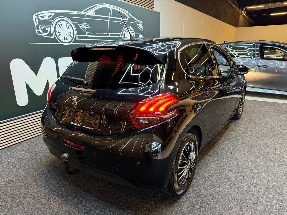 Peugeot 208 1,2 PureTech 82 Allure Sky 5d