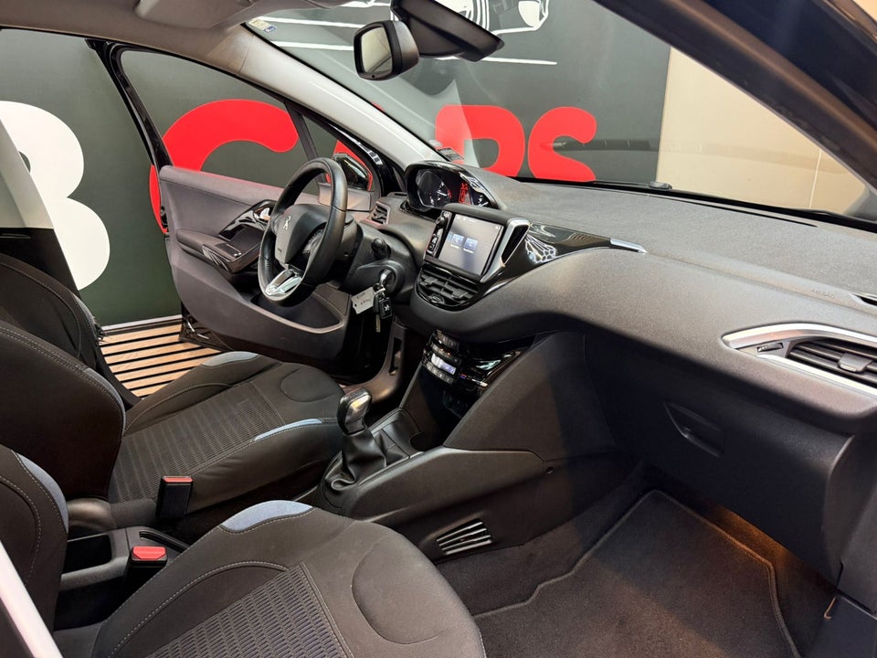 Peugeot 208 1,2 VTi Allure Sky 5d