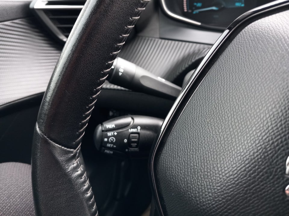 Peugeot e-208 50 Active 5d